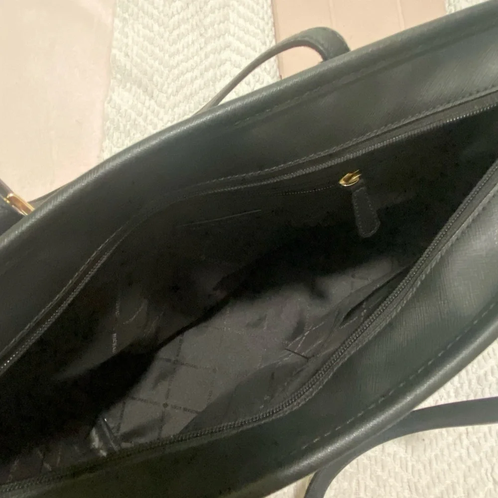 Micheal Kors Black Leather Hangbag - Picture 3 of 3